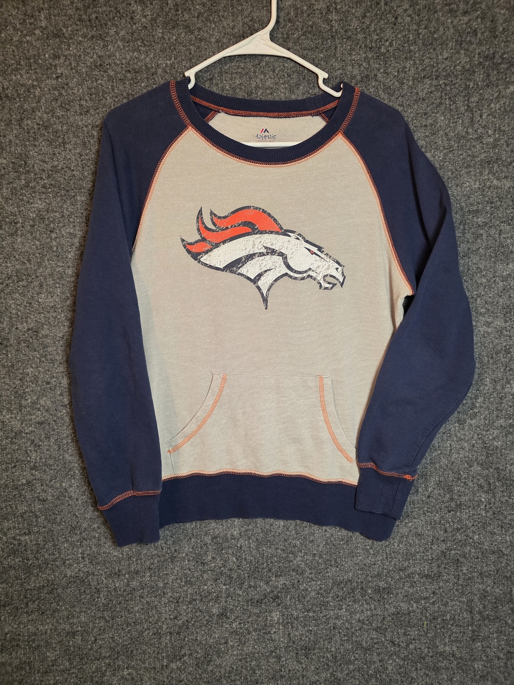Majestic Denver Broncos Raglan Sweatshirt Women's Medium Distressed Logo Pouch